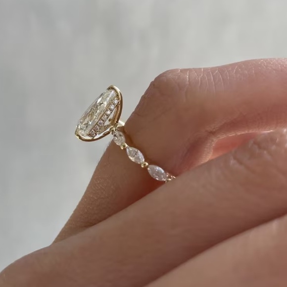 Pear Shaped Sparkling Ring - Picture 3 of 5